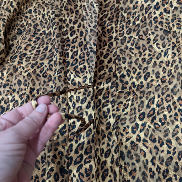Delicates Vintage Leopard Pattern Robe - Picture 5 of 9